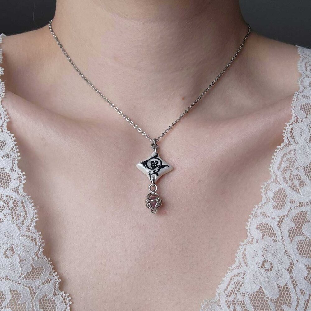 Fairy gothic silver thorns and caged pearl necklace with a small silver chain - Picture 9 of 10